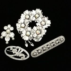 Lot of 4 vintage pins.